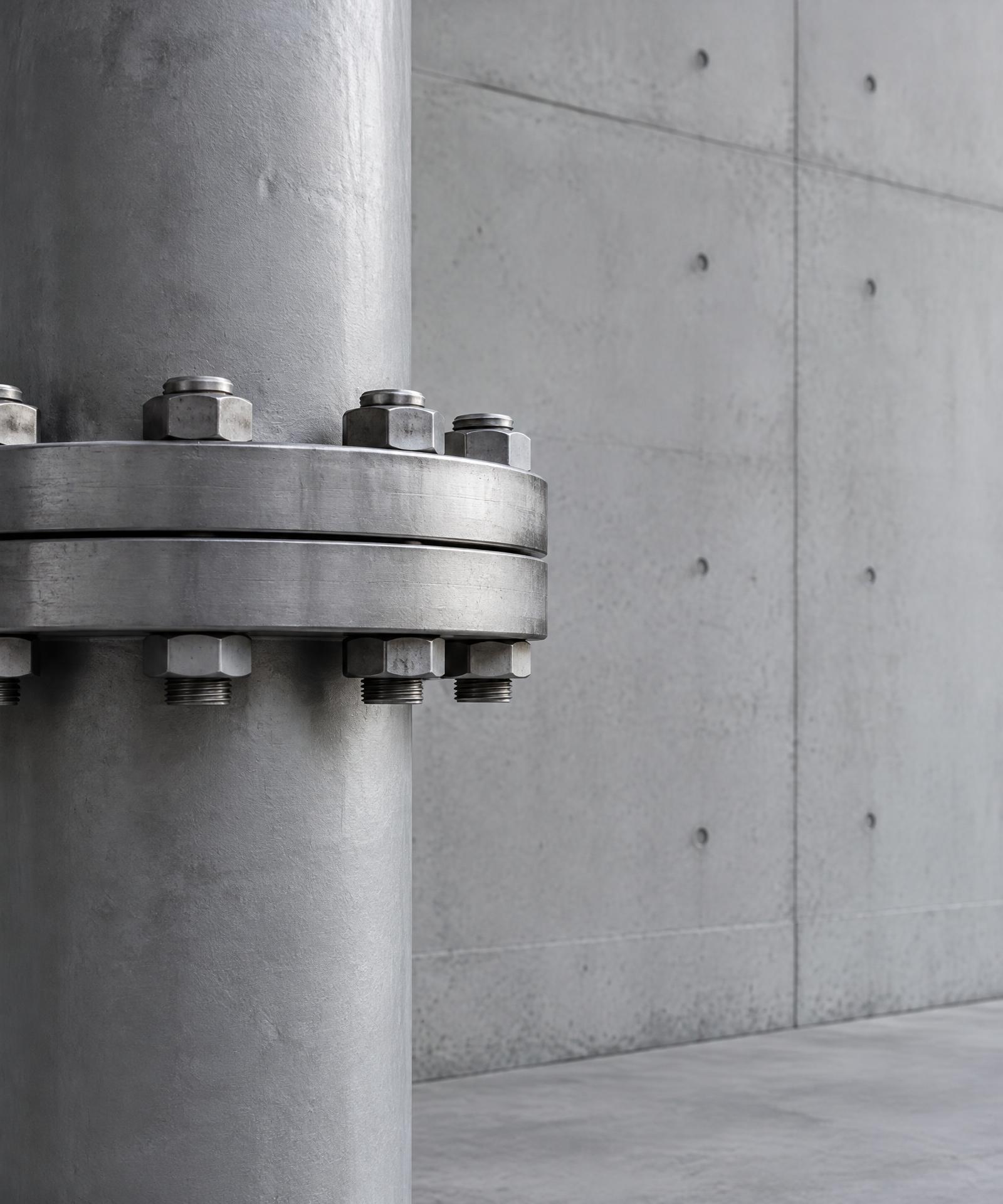 Machined steel flange connection on a pipe